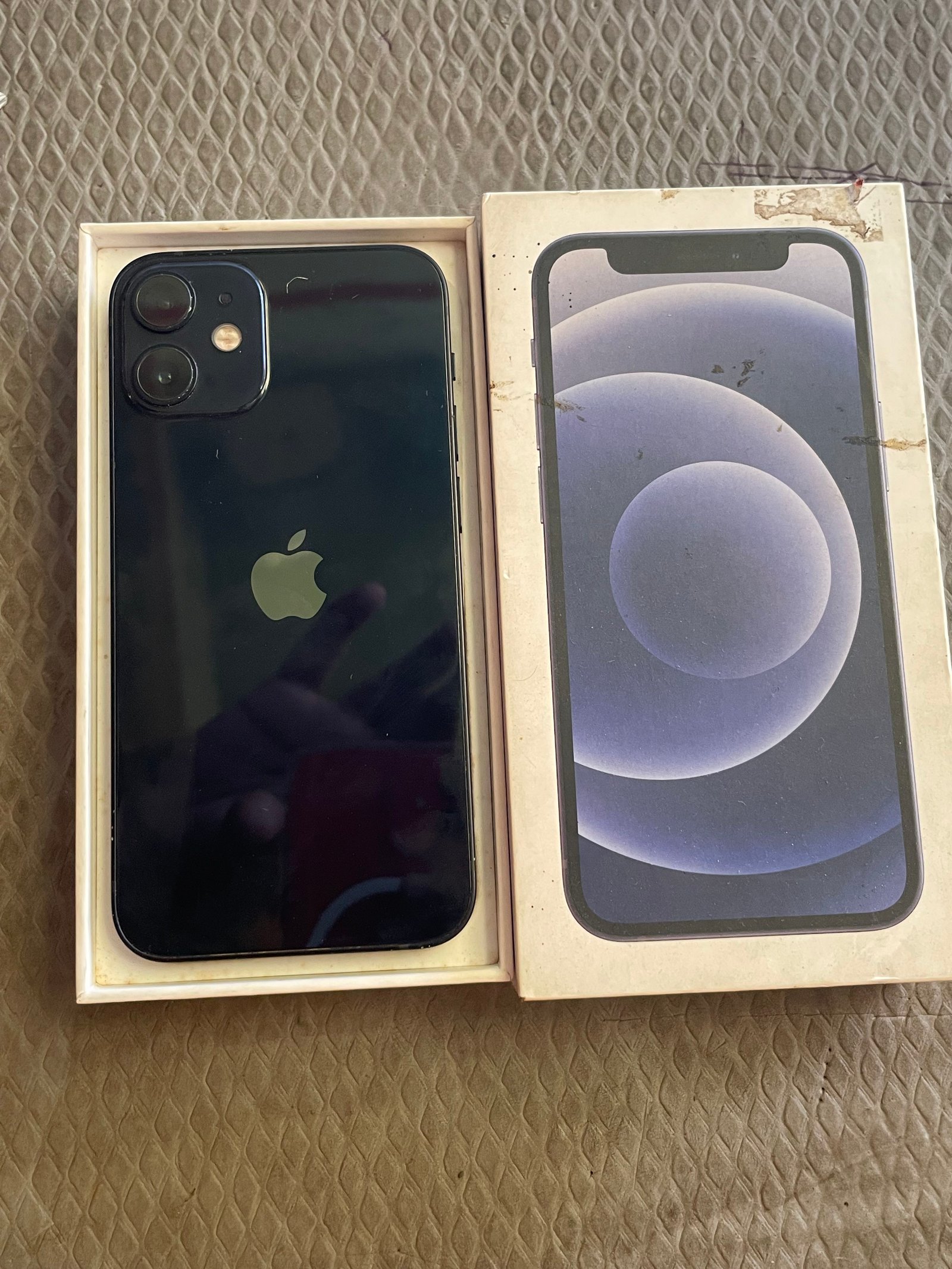 iPhone 12 mini (64 GB)